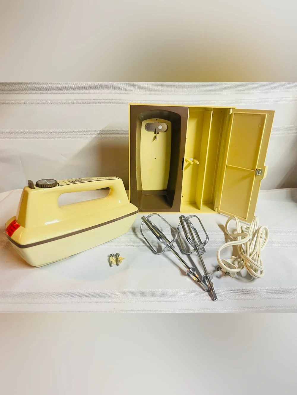 Vintage MCM Sears Counter Craft Solid State Hand Mixer with Storage Case WORKS